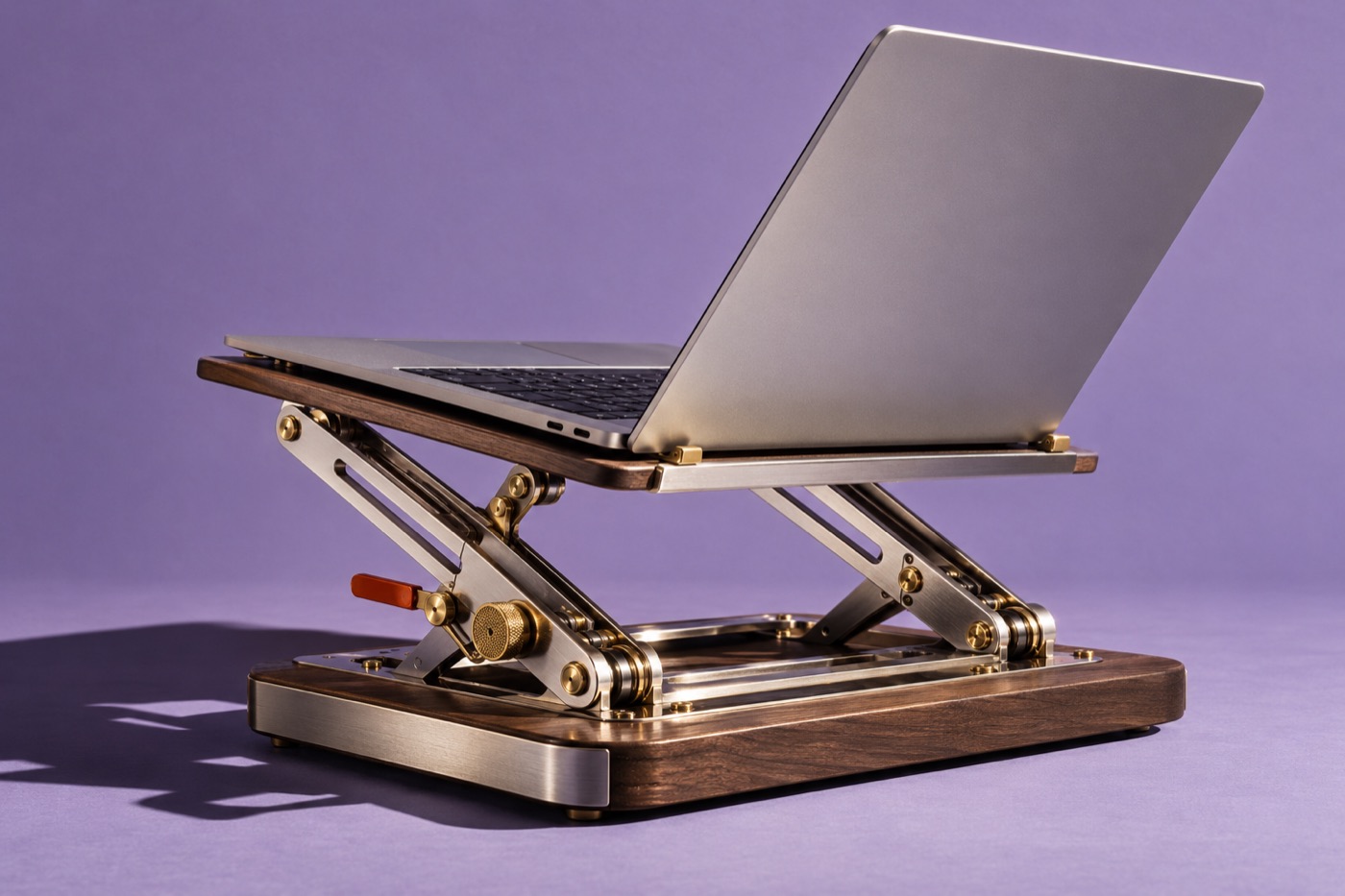 Concepto The Typewriter: soporte plegable para laptop con brazos de aluminio y base de nogal